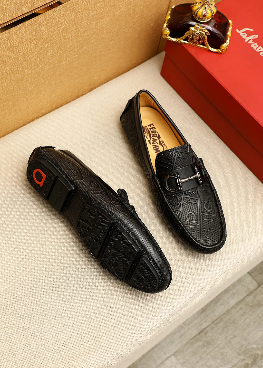 Men's shoes 💰380 💐 Product trademark: Ferragamo "Ferragamo" bean shoes Regular size: 38-44 (45.46.47🉑️Customized) Product materials: Selected imported calfskin embossed upper + classic hardware buckle, imported pig leather lining. Strong three-dimensional visual effect, original outsole color: 1⃣️color optional